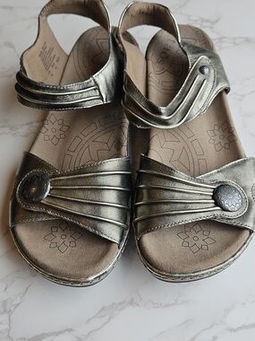 Taos Bronze Metallic Leather Escape Sandals 10 / 41